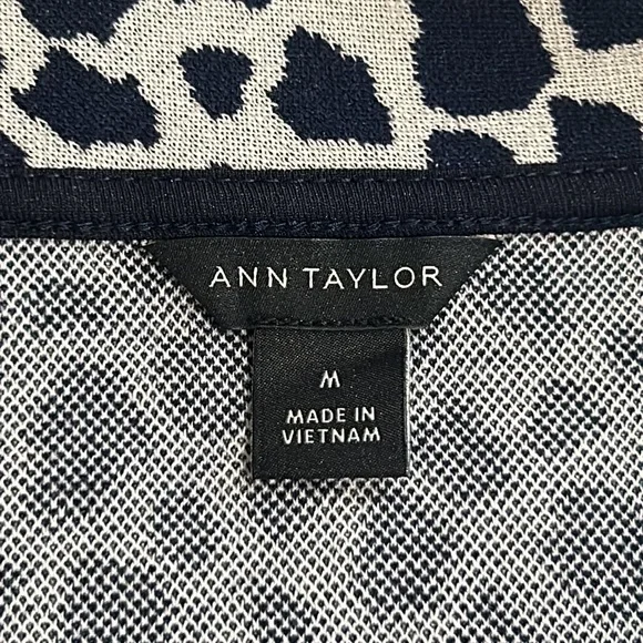 Ann Taylor, Tan & Black Animal Print, Mock Turtleneck, 3/4 Sleeve Top, Medium - Picture 5 of 8